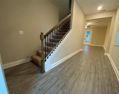 1355 Greenfield Loop - Photo Thumbnail 3