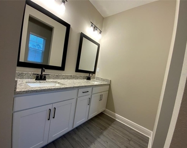 1355 Greenfield Loop - Photo Thumbnail 24