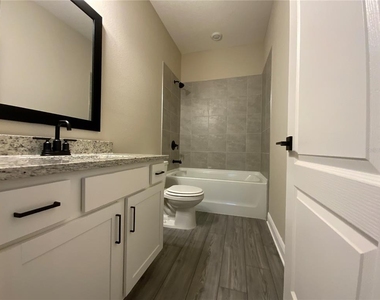 1355 Greenfield Loop - Photo Thumbnail 31
