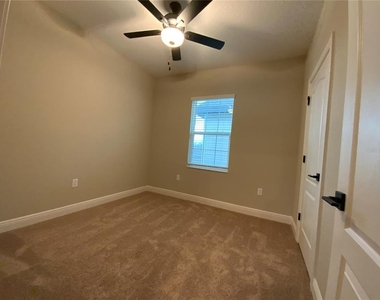 1355 Greenfield Loop - Photo Thumbnail 30