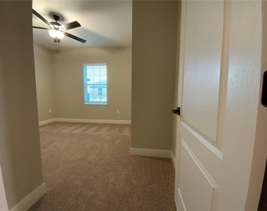 1355 Greenfield Loop - Photo Thumbnail 35