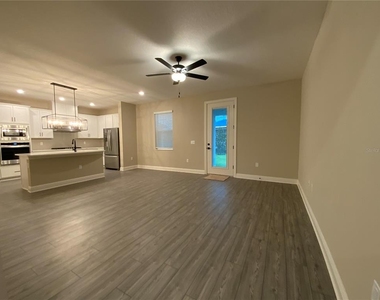 1355 Greenfield Loop - Photo Thumbnail 7