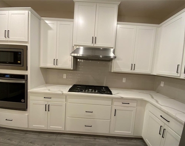 1355 Greenfield Loop - Photo Thumbnail 14