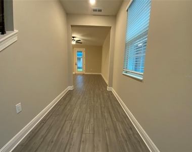1355 Greenfield Loop - Photo Thumbnail 6