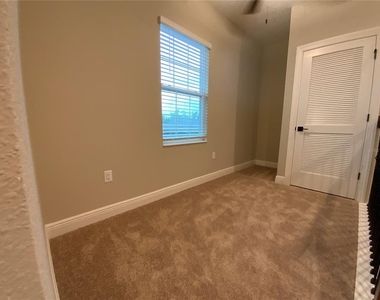 1355 Greenfield Loop - Photo Thumbnail 19