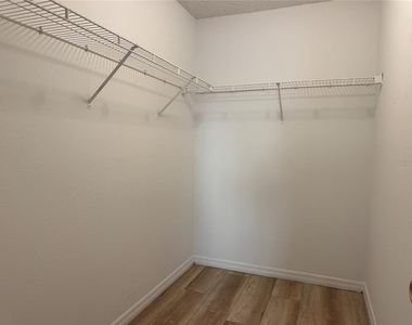 2510 Hamlet Lane - Photo Thumbnail 17
