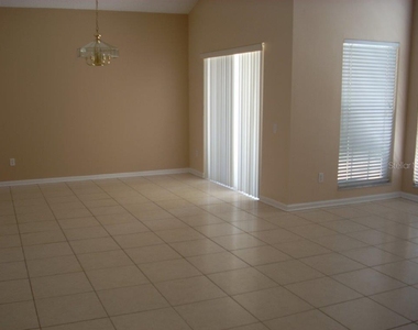 828 Garden Glen Loop - Photo Thumbnail 5