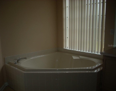 828 Garden Glen Loop - Photo Thumbnail 7