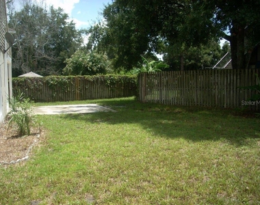 828 Garden Glen Loop - Photo Thumbnail 14