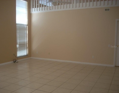 828 Garden Glen Loop - Photo Thumbnail 3