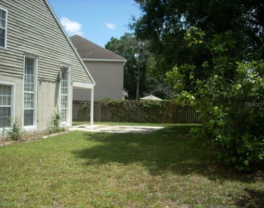 828 Garden Glen Loop - Photo Thumbnail 15