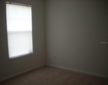 828 Garden Glen Loop - Photo Thumbnail 11