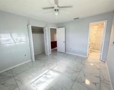1365 Alton Road - Photo Thumbnail 10