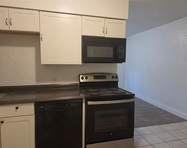 648 Northern Road - Photo Thumbnail 1