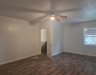 648 Northern Road - Photo Thumbnail 10