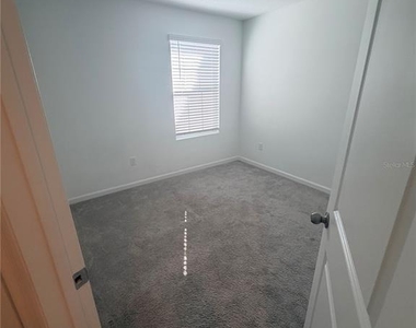 1180 Lakeshore Breeze Place - Photo Thumbnail 21