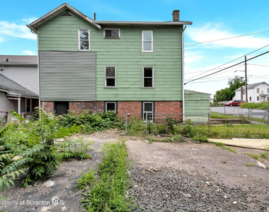 127 1/2 N Garfield Avenue - Photo Thumbnail 1