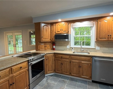 1967 Robin Court - Photo Thumbnail 11