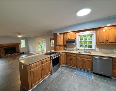 1967 Robin Court - Photo Thumbnail 10