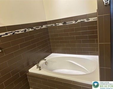 3561 Windsor Court - Photo Thumbnail 24