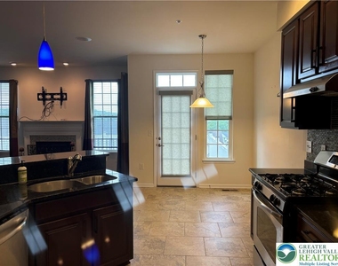 3561 Windsor Court - Photo Thumbnail 11