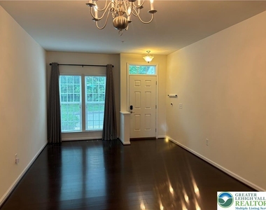 3561 Windsor Court - Photo Thumbnail 6