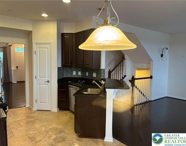 3561 Windsor Court - Photo Thumbnail 12