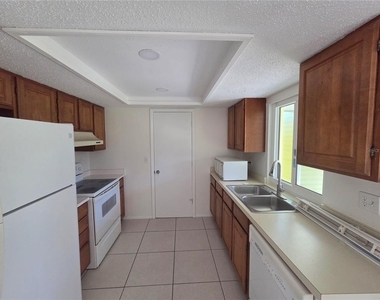 653 Harvey Street - Photo Thumbnail 3
