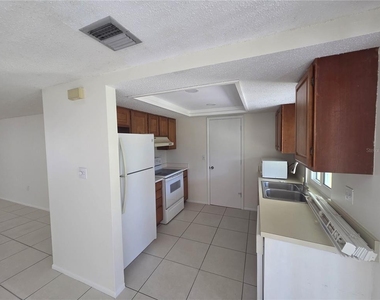 653 Harvey Street - Photo Thumbnail 2