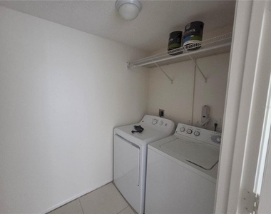 653 Harvey Street - Photo Thumbnail 4