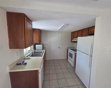 655 Harvey Street - Photo Thumbnail 3
