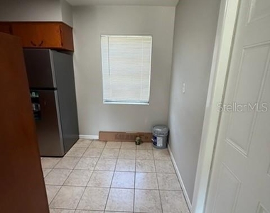 3226 S Hilltop Avenue - Photo Thumbnail 7