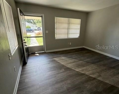 3226 S Hilltop Avenue - Photo Thumbnail 1