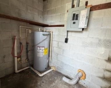 3226 S Hilltop Avenue - Photo Thumbnail 8