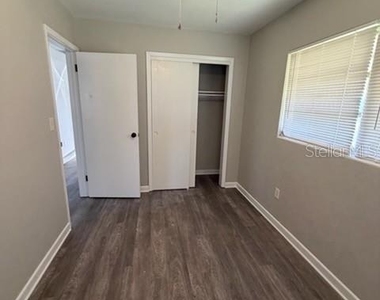 3226 S Hilltop Avenue - Photo Thumbnail 3