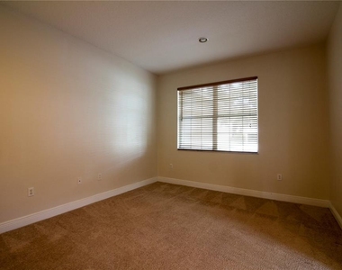 2425 Winnipeg Drive - Photo Thumbnail 8