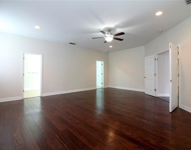2425 Winnipeg Drive - Photo Thumbnail 20