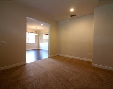 2425 Winnipeg Drive - Photo Thumbnail 9
