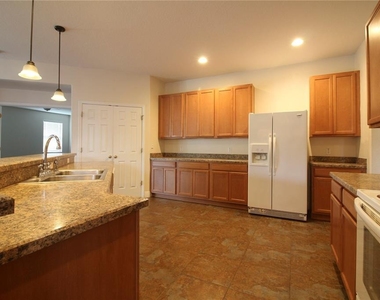 2425 Winnipeg Drive - Photo Thumbnail 13