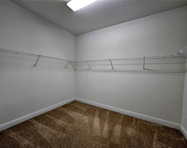 2425 Winnipeg Drive - Photo Thumbnail 21