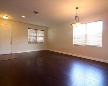 2425 Winnipeg Drive - Photo Thumbnail 4