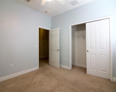 2425 Winnipeg Drive - Photo Thumbnail 30