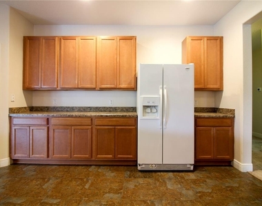 2425 Winnipeg Drive - Photo Thumbnail 16
