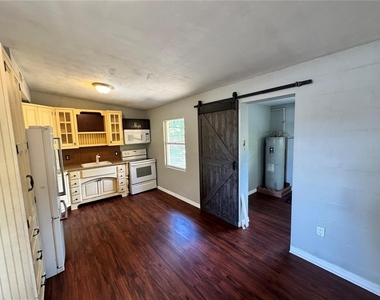615 Danvers Street - Photo Thumbnail 3
