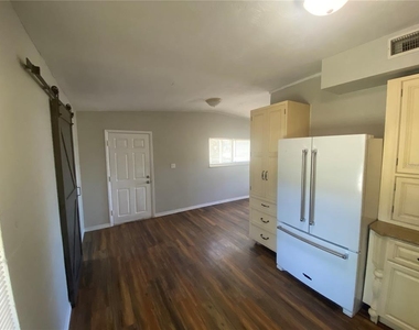 615 Danvers Street - Photo Thumbnail 5