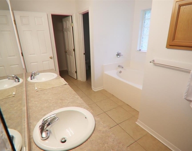 39 Red Barn Drive - Photo Thumbnail 7