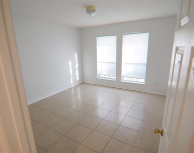 39 Red Barn Drive - Photo Thumbnail 13