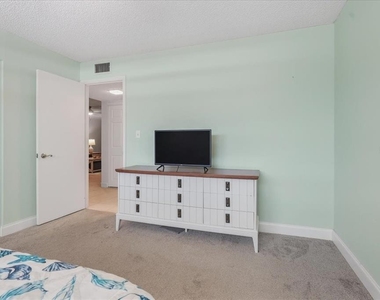 7540 Bay Island Drive S - Photo Thumbnail 26