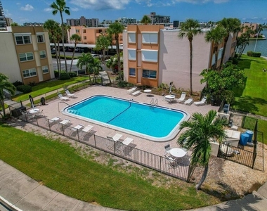 7540 Bay Island Drive S - Photo Thumbnail 32