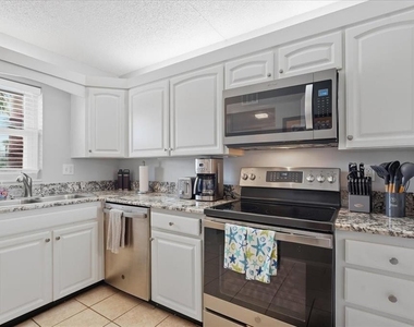 7540 Bay Island Drive S - Photo Thumbnail 11